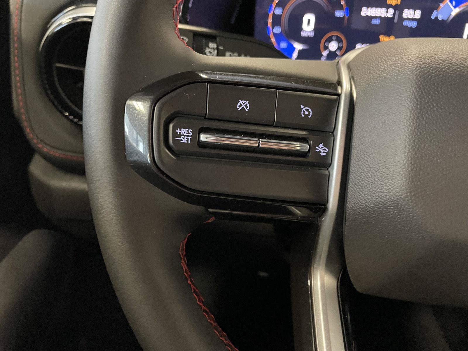 Used 2024 Chevrolet Colorado Z71 w/ Z71 Convenience Package 2 AWD/4WD image 14