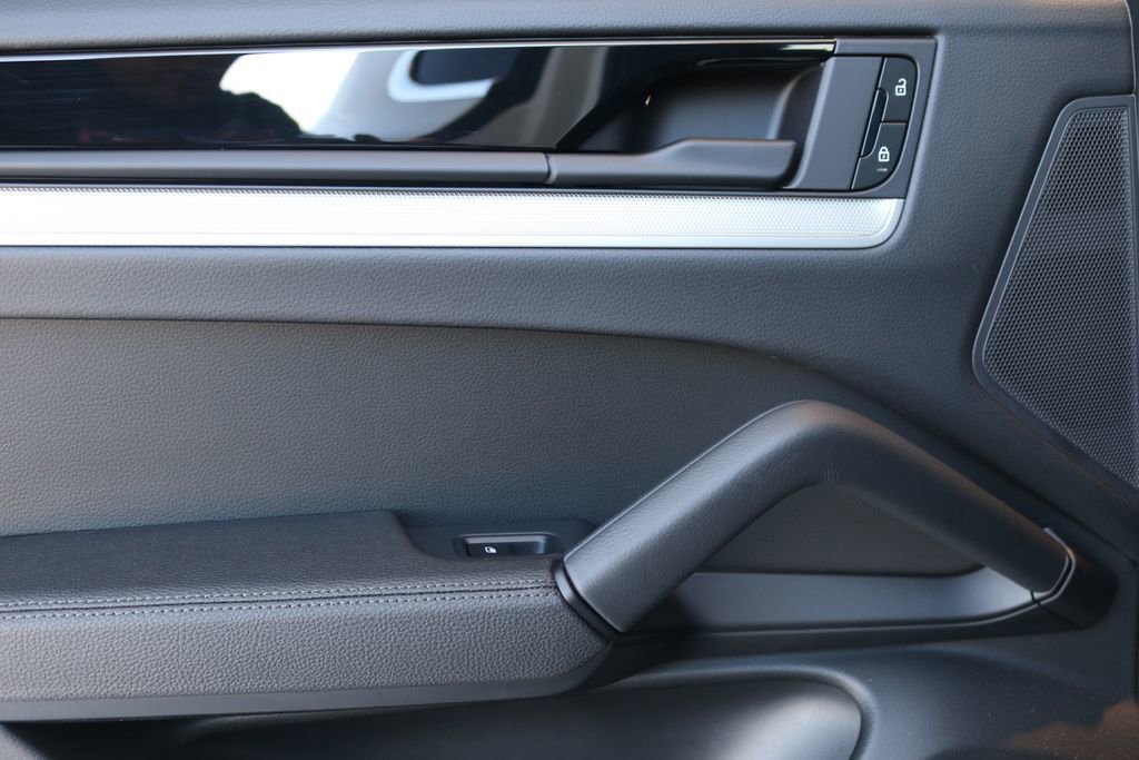 Used 2024 Porsche Cayenne image 24