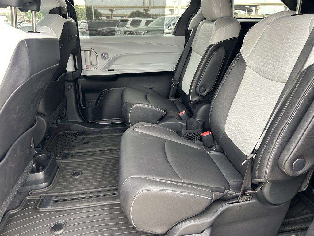 Used 2025 Toyota Sienna XSE image 17