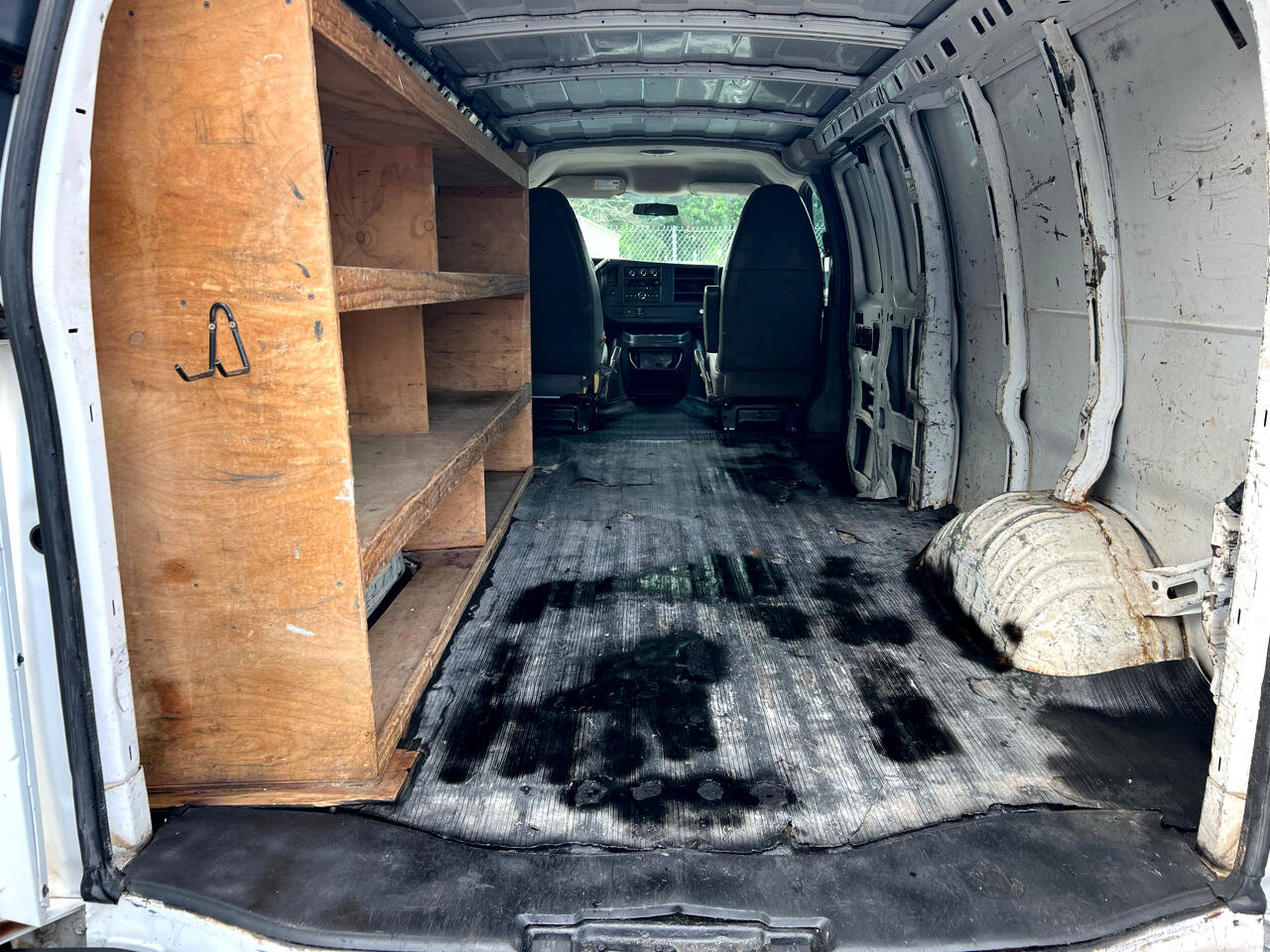 Used 2011 Chevrolet Express 2500 Extended image 14