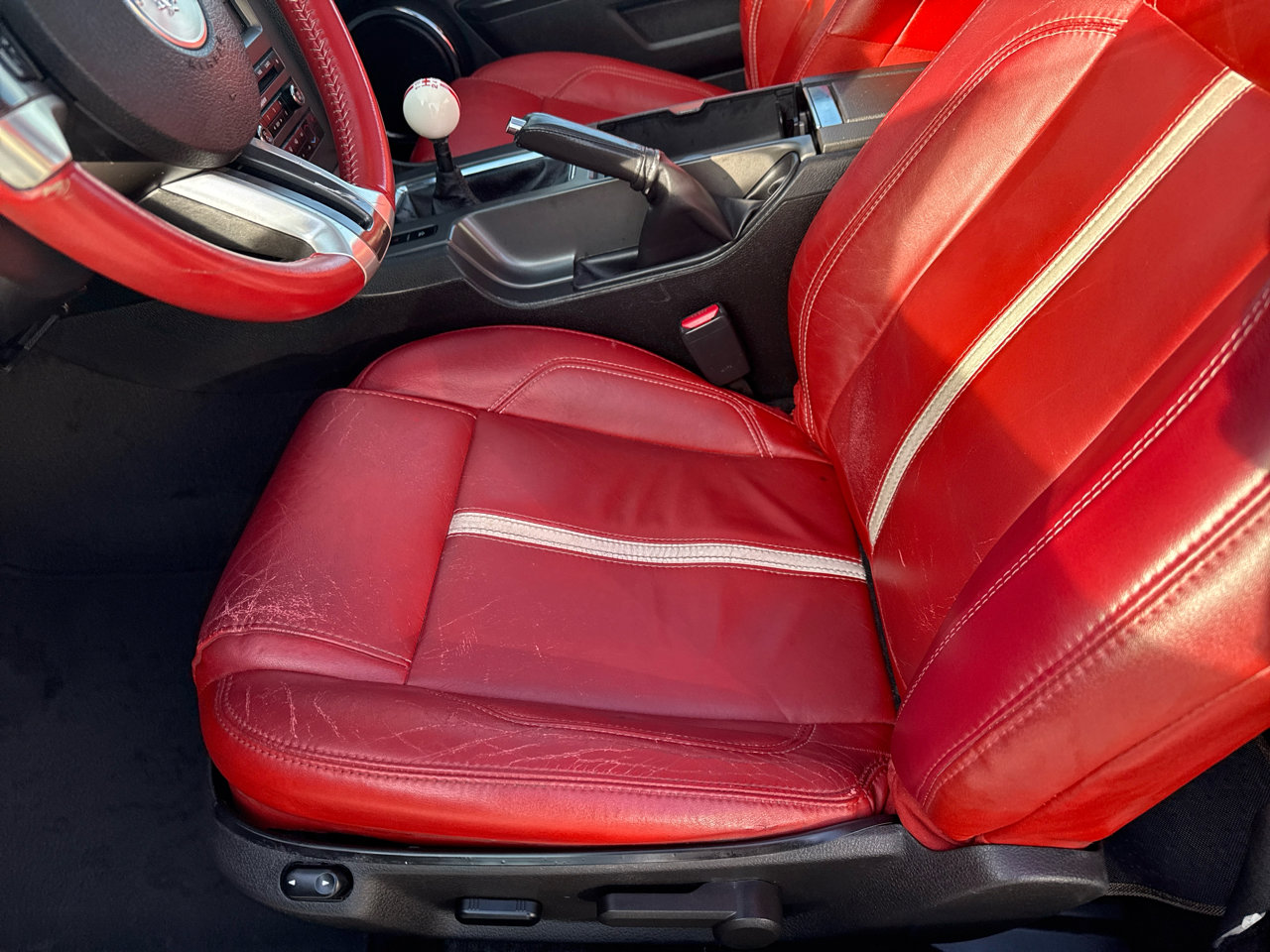 Used 2010 Ford Mustang GT image 10