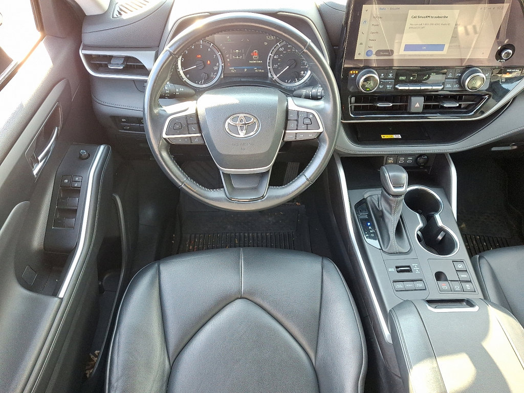 Used 2023 Toyota Highlander XLE image 21
