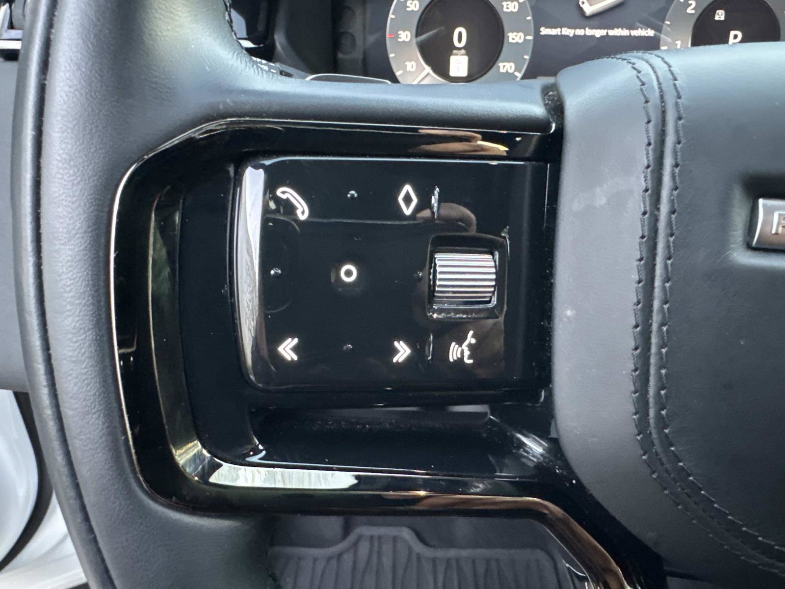 Used 2024 Land Rover Range Rover Velar Dynamic SE image 32