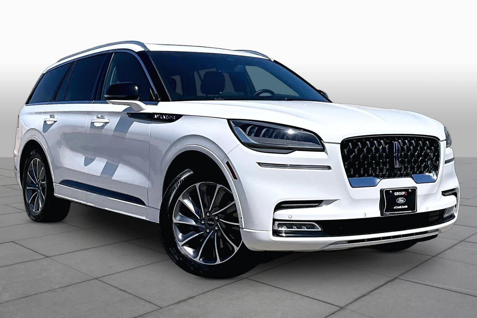 Used 2020 Lincoln Aviator Grand Touring w/ Elements Package Plus AWD/4WD image 3