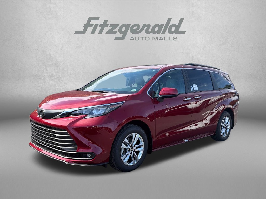 New 2026 Toyota Sienna XLE FWD image 3