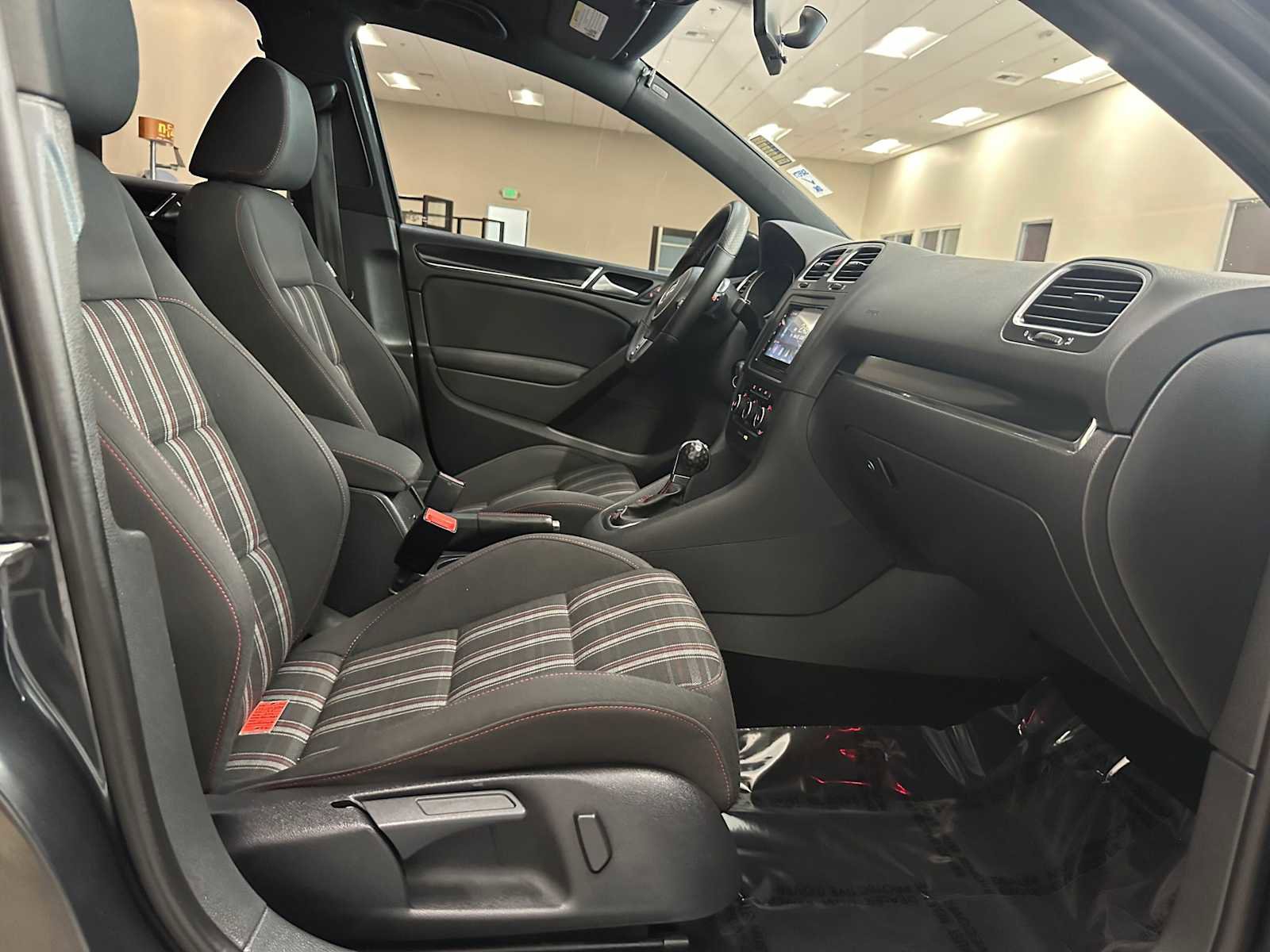 Used 2013 Volkswagen GTI w/ Convenience Package image 28