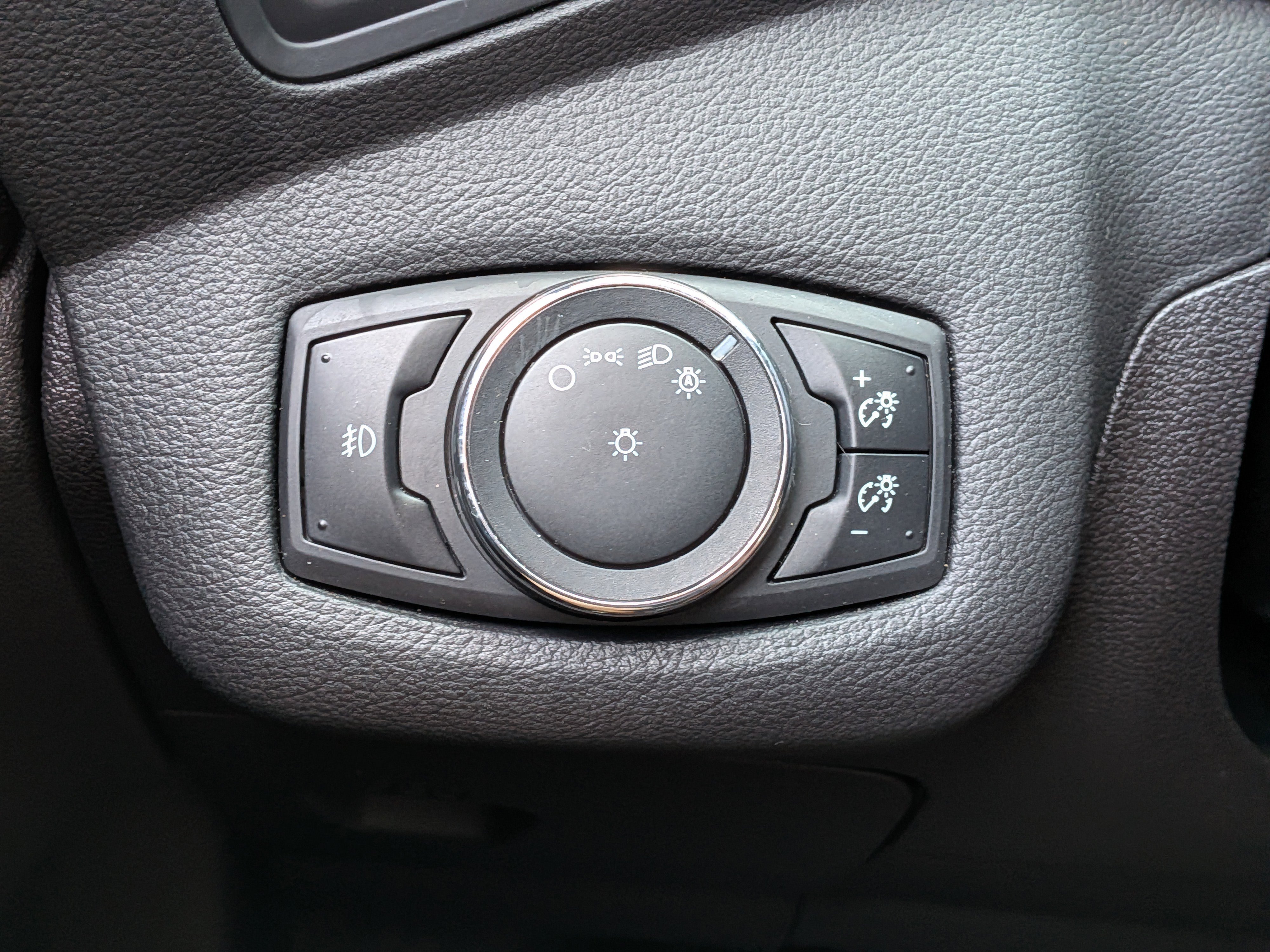 Used 2015 Ford Escape SE image 24