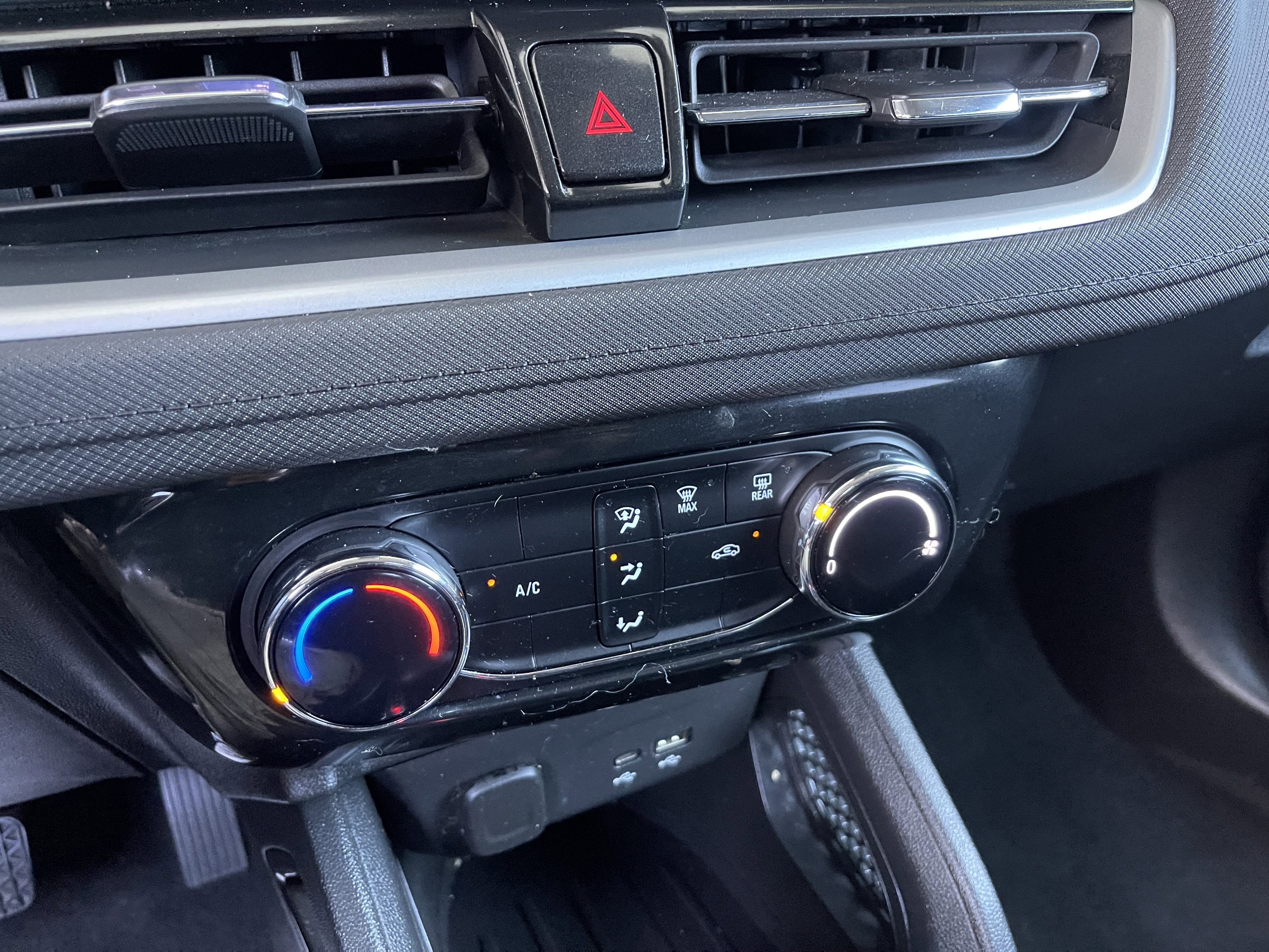 Used 2024 Chevrolet TrailBlazer LT FWD image 30