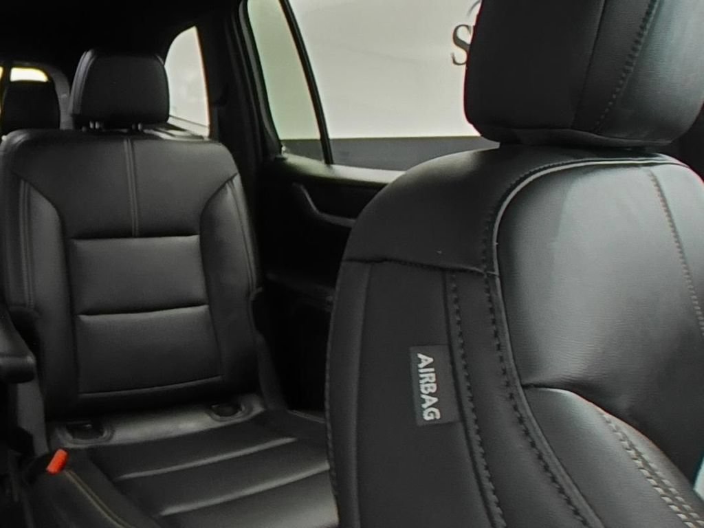 Certified 2026 GMC Acadia Elevation w/ Elevation Premium Package FWD image 14
