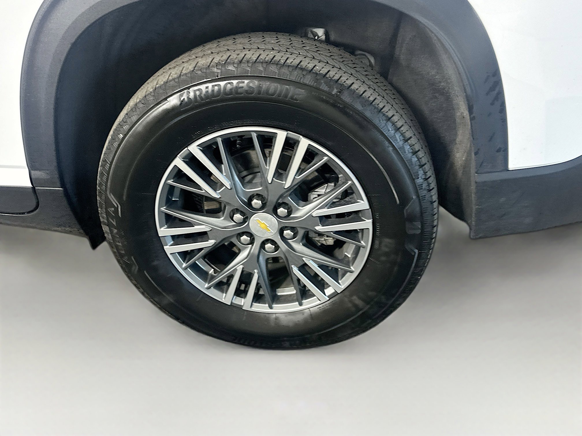 Used 2025 Chevrolet Traverse LT image 11