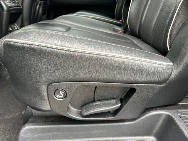 Used 2023 Hyundai Palisade Limited w/ Winter Package FWD image 44