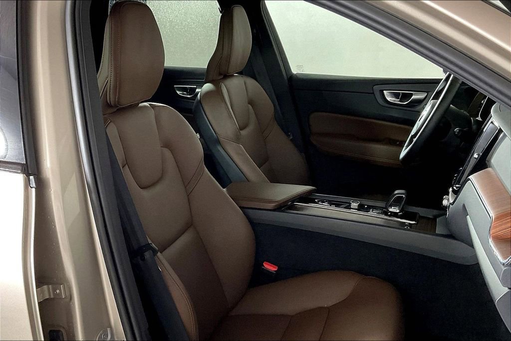 Used 2024 Volvo XC60 T8 Plus w/ Protection Package Premier image 6