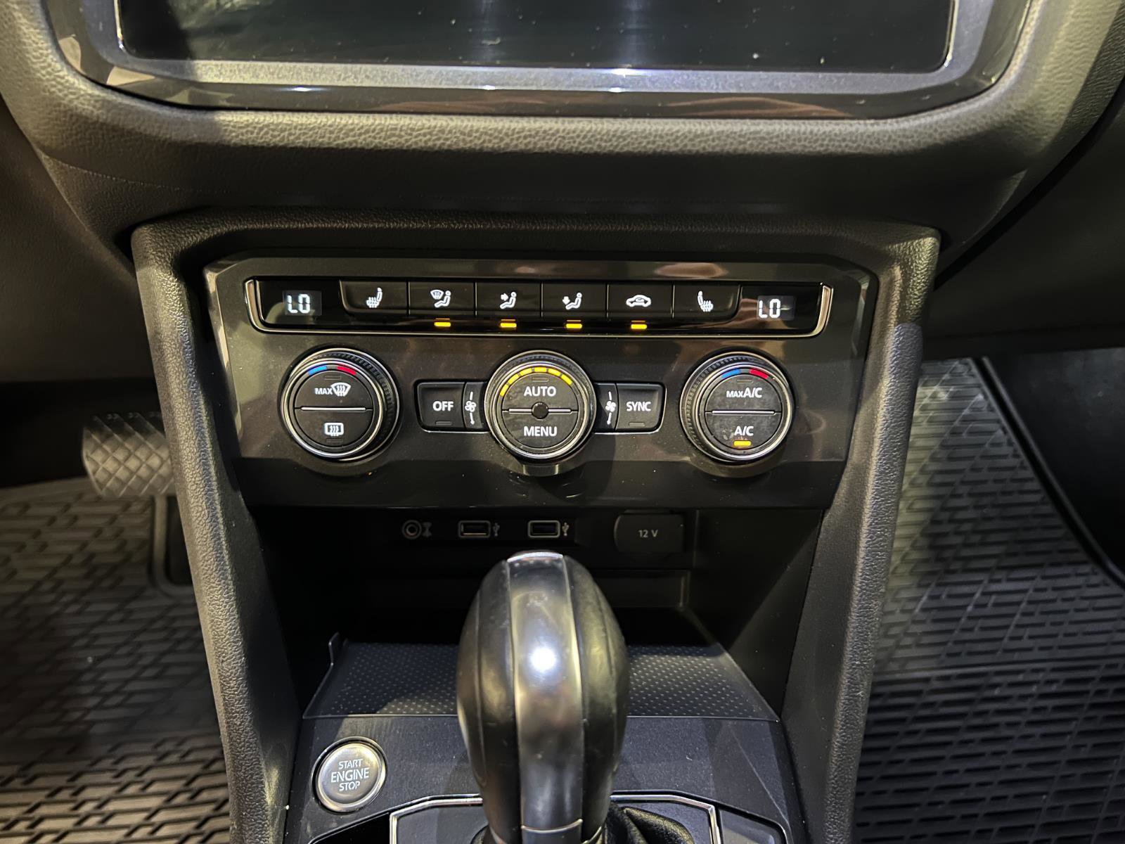 Used 2018 Volkswagen Tiguan SEL AWD/4WD image 19