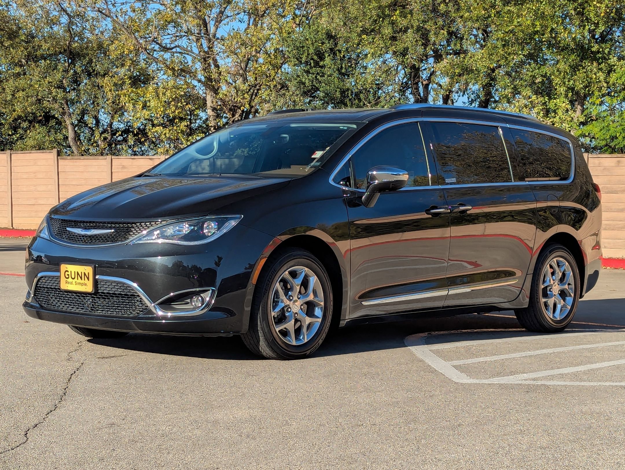 Used 2019 Chrysler Pacifica Limited image 8