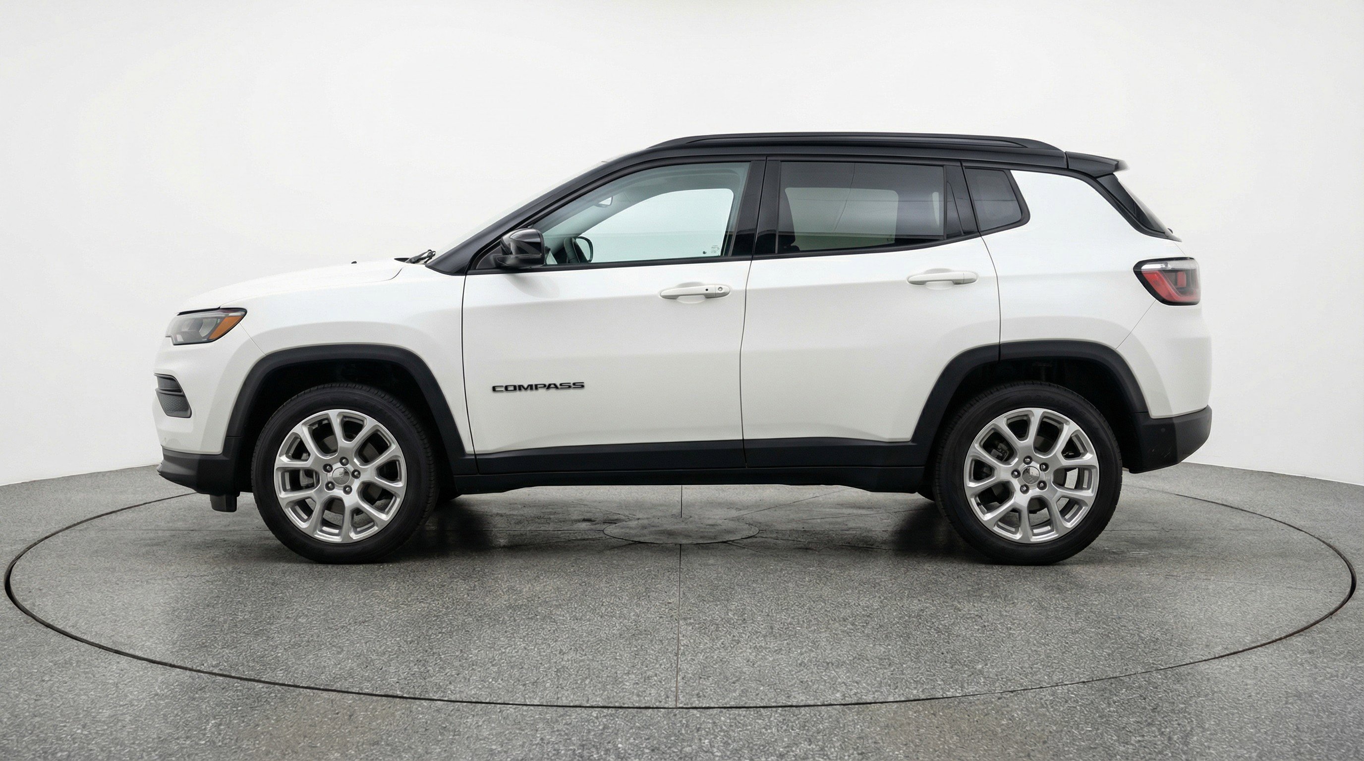 Used 2025 Jeep Compass Limited AWD/4WD image 5