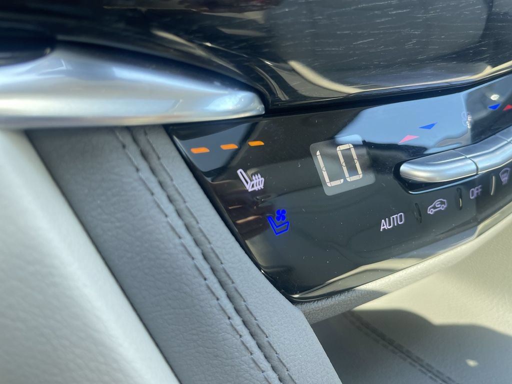 Used 2023 Cadillac XT6 Premium Luxury w/ Technology Package AWD/4WD image 30