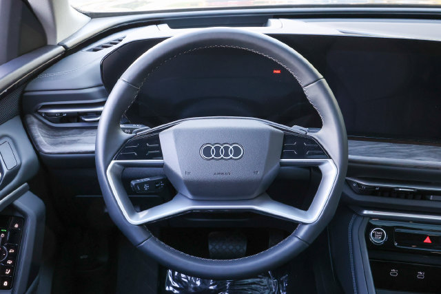 Certified 2025 Audi Q5 Premium Plus AWD/4WD image 9