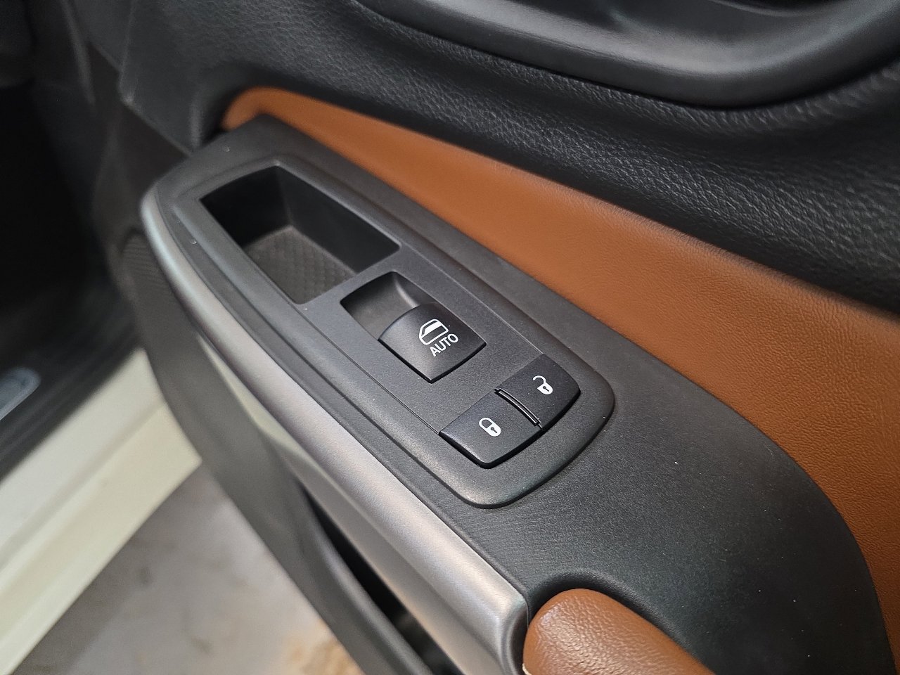 Used 2019 Jeep Cherokee Overland w/ Technology Group image 47