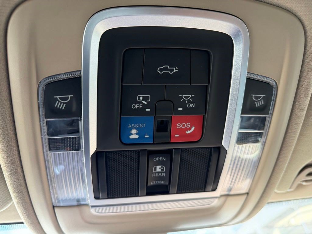 Used 2022 RAM 3500 Limited AWD/4WD image 22