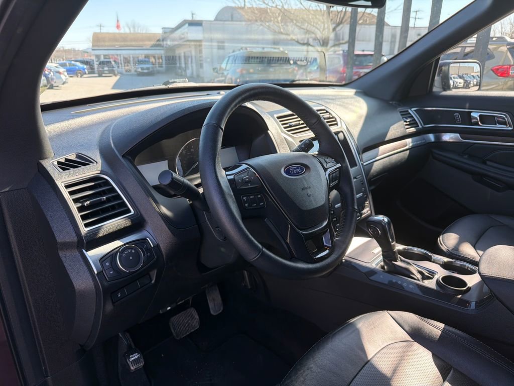 Used 2019 Ford Explorer Limited image 19