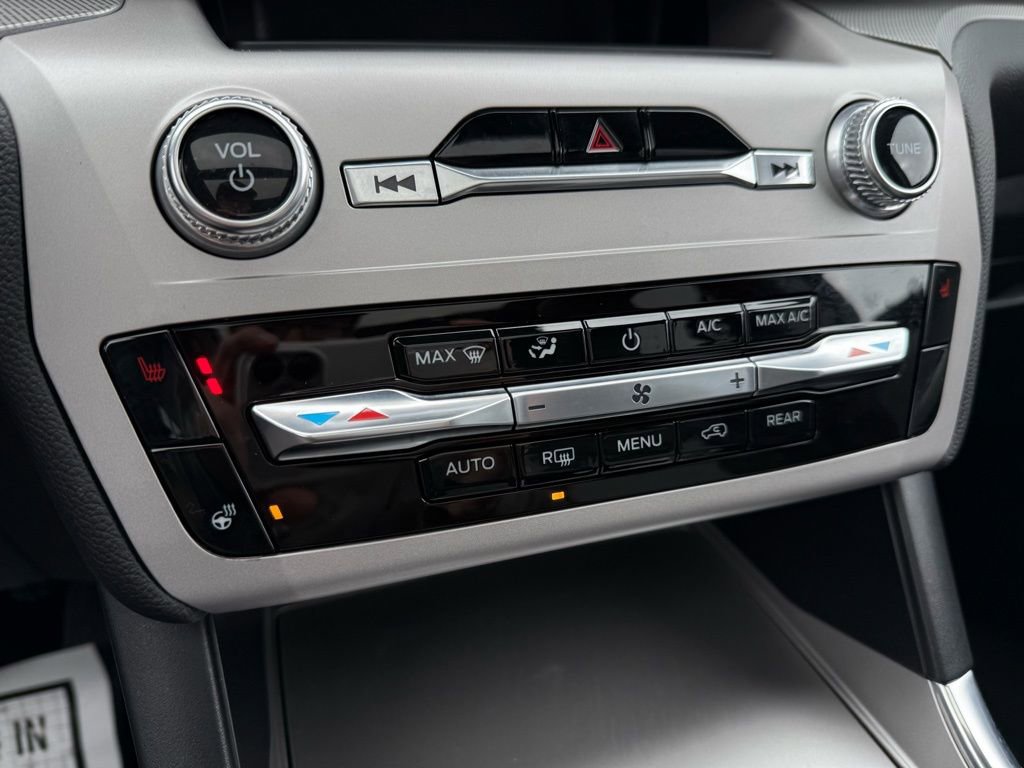 Used 2024 Ford Explorer XLT w/ Equipment Group 202A image 22