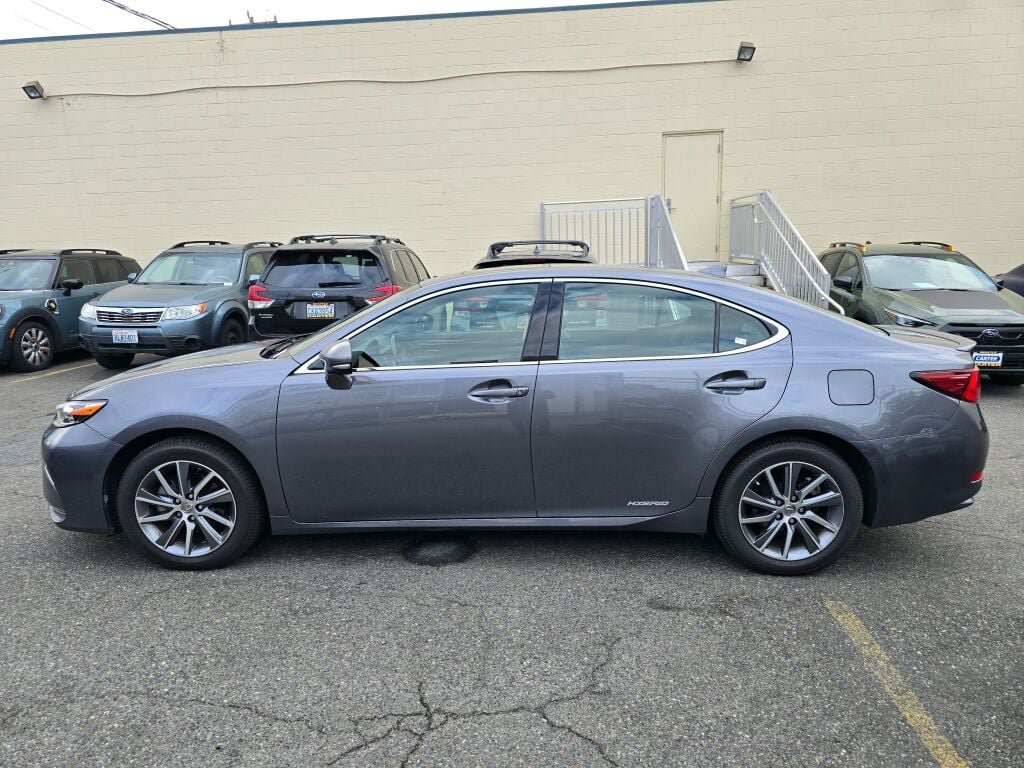 Used 2016 Lexus ES 300h w/ Navigation System Package FWD image 4