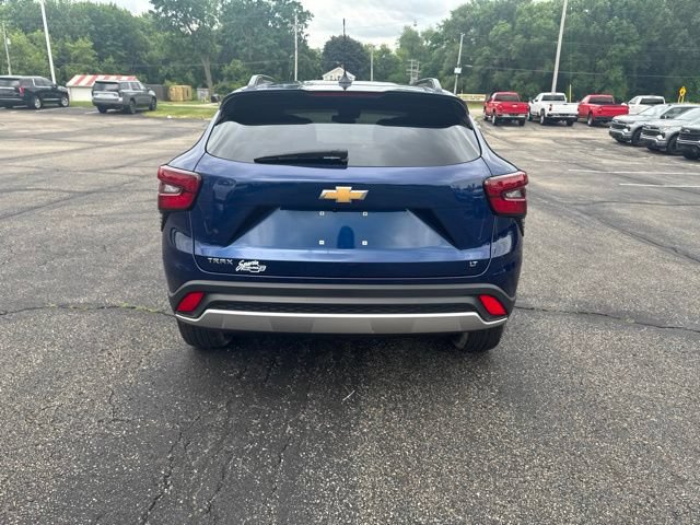 Used 2024 Chevrolet Trax LT w/ Driver Confidence Package FWD image 4