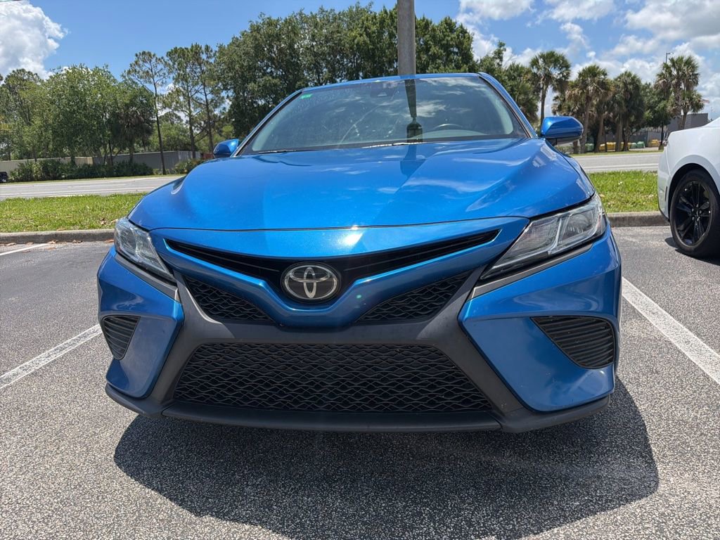 Used 2019 Toyota Camry SE FWD image 2
