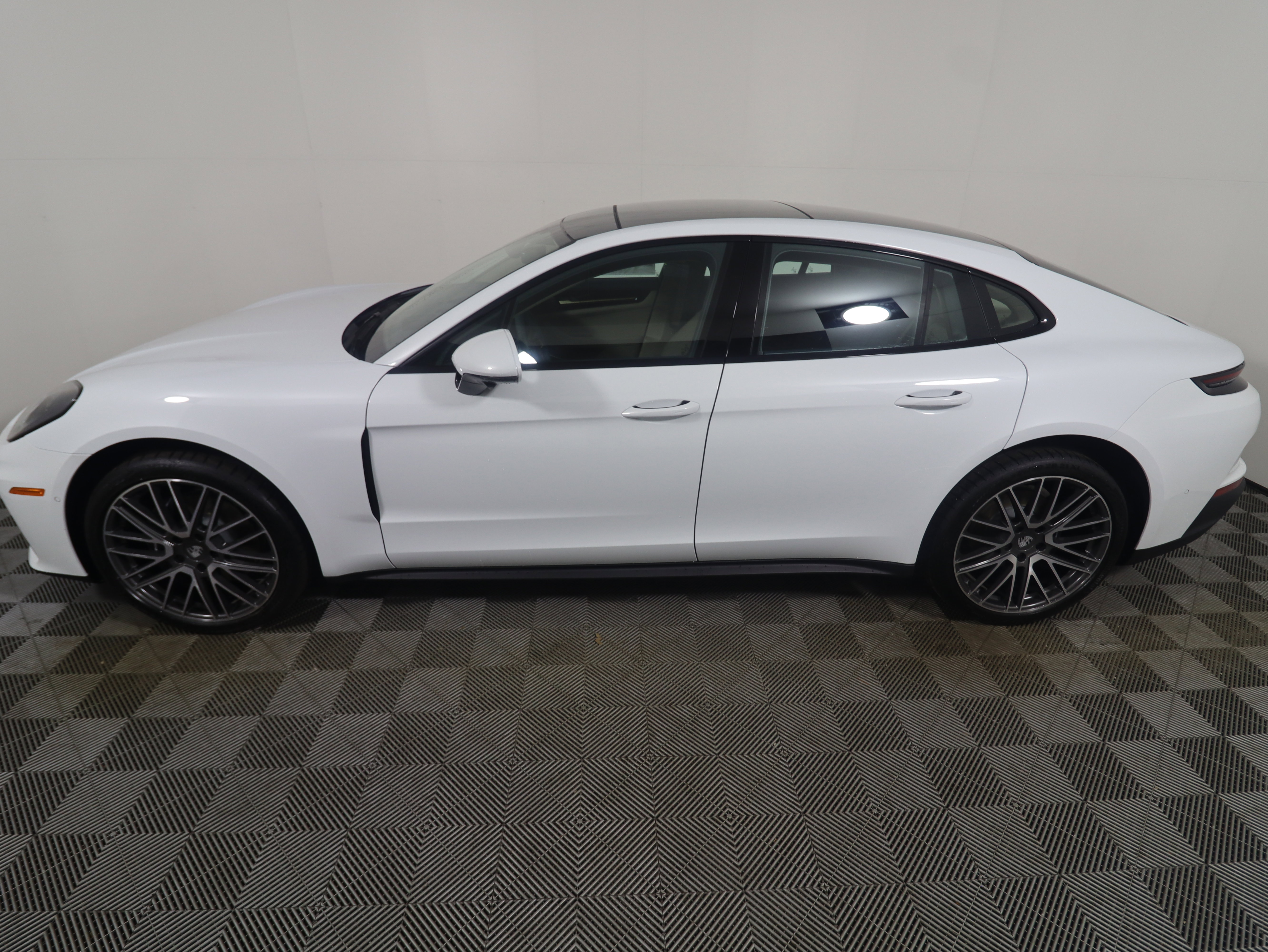New 2026 Porsche Panamera image 2