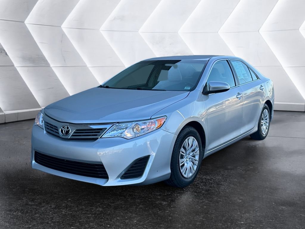 Used 2012 Toyota Camry LE image 3