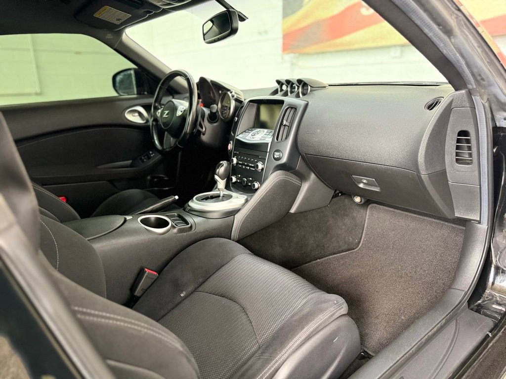 Used 2017 Nissan 370Z w/ Sport Package image 17