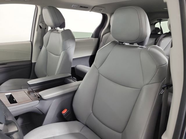 Used 2024 Toyota Sienna XLE FWD image 20