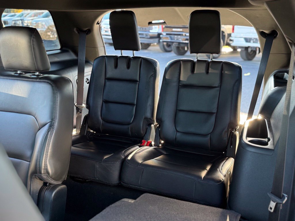 Used 2019 Ford Explorer XLT w/ Equipment Group 202A AWD/4WD image 21
