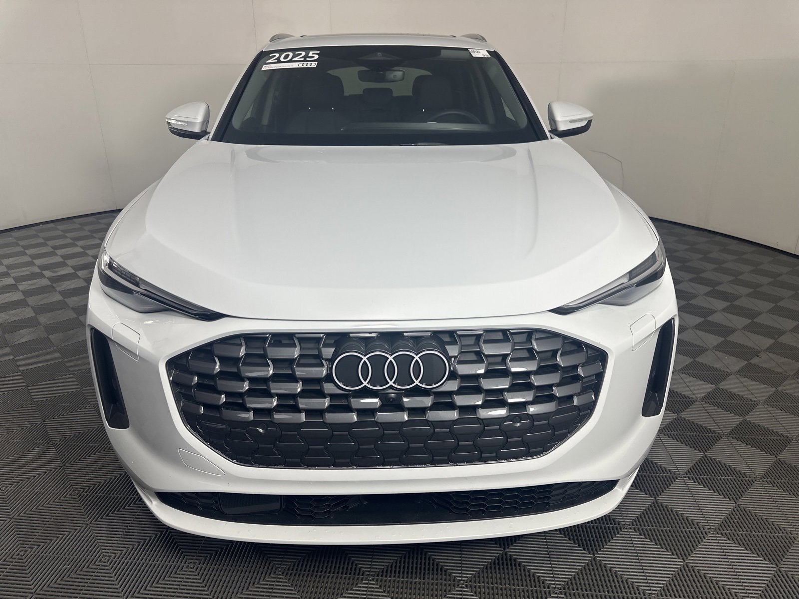 Certified 2025 Audi Q5 2.0T Premium Plus w/ Premium Plus image 2