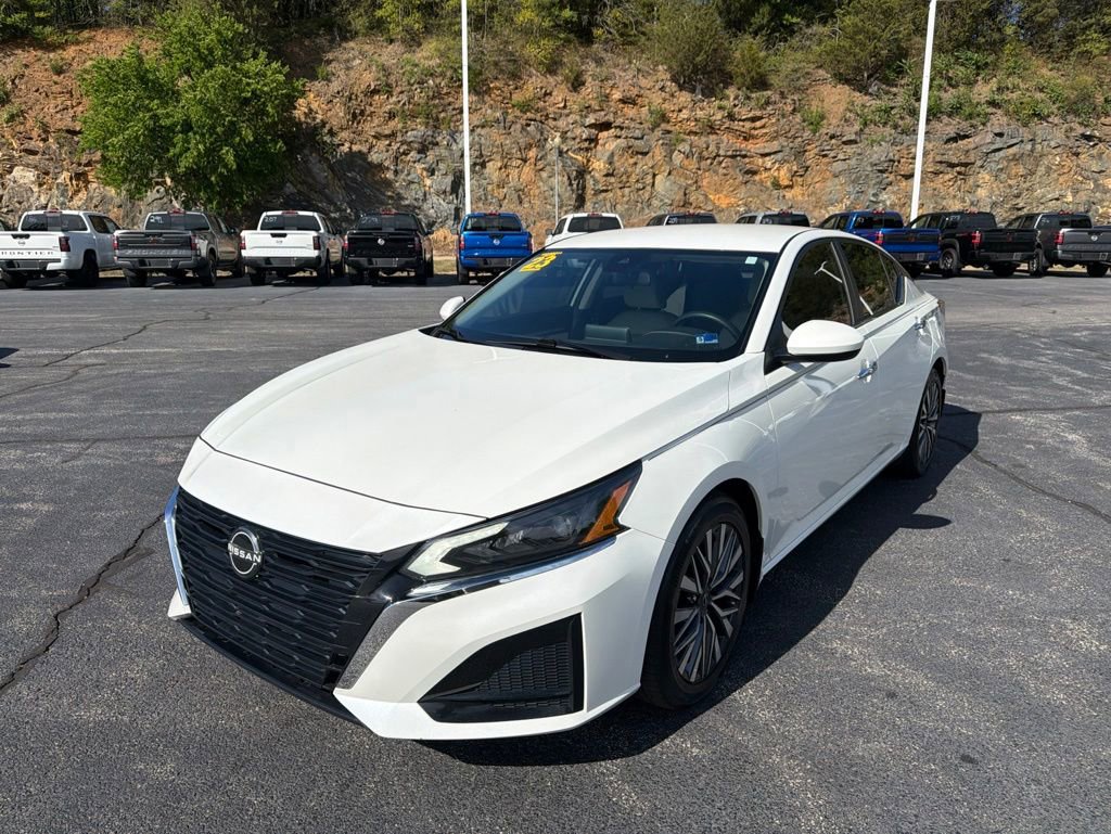 Used 2023 Nissan Altima 2.5 SV FWD image 3