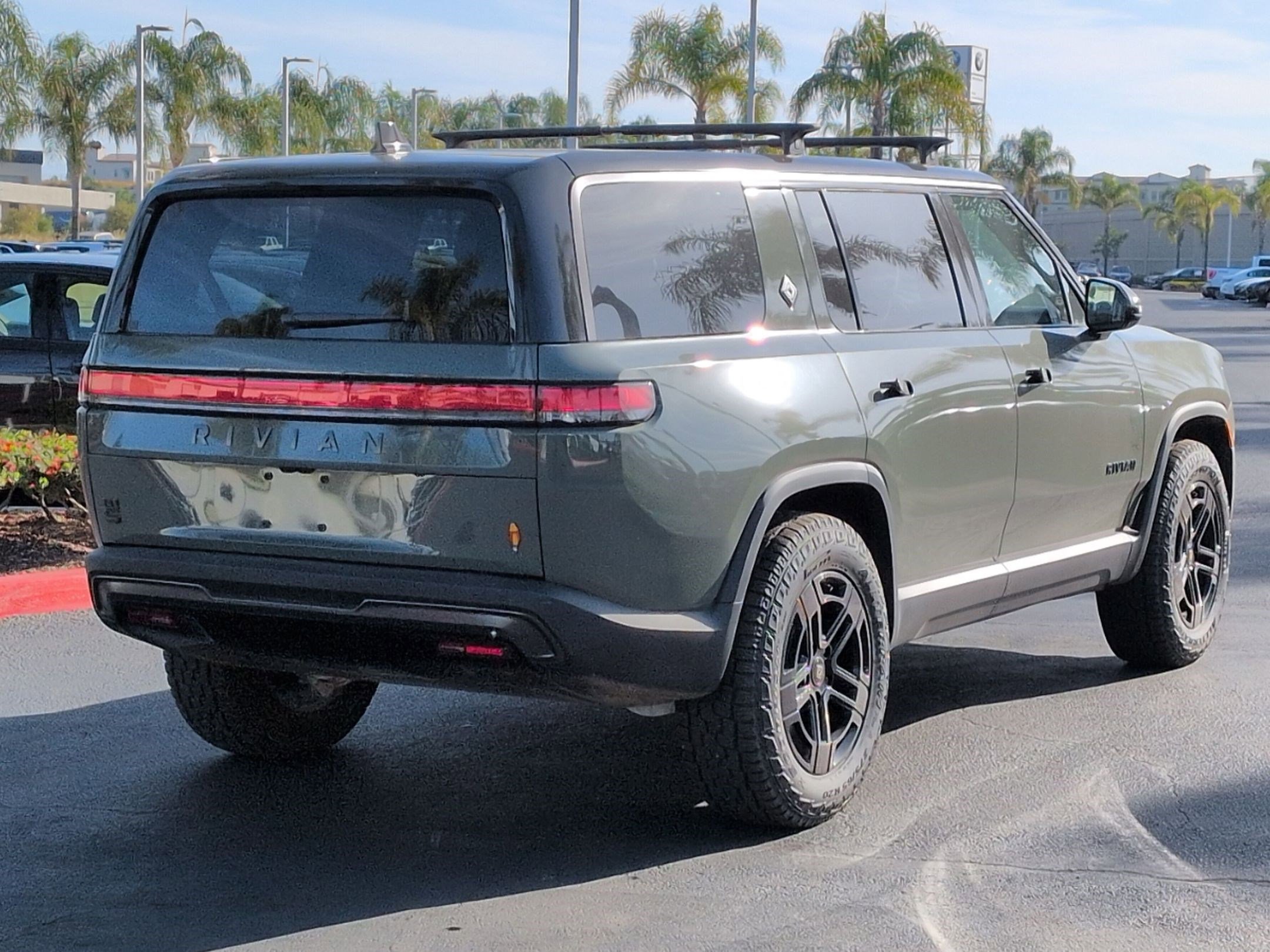 Used 2026 Rivian R1S Premium AWD/4WD image 10