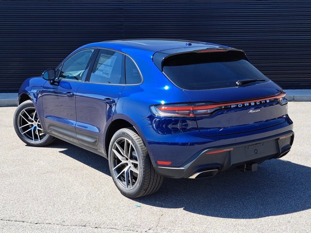 Certified 2025 Porsche Macan AWD/4WD image 3