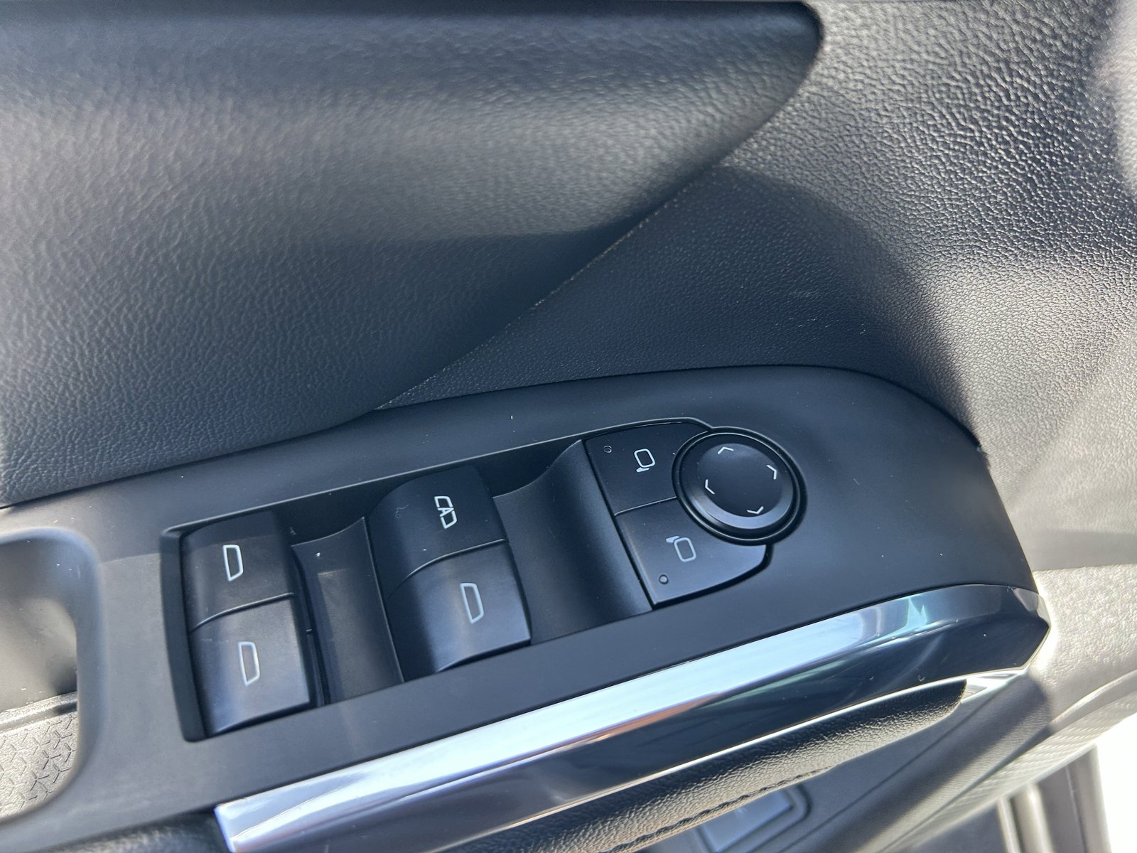 Certified 2025 Chevrolet Traverse LT FWD image 29