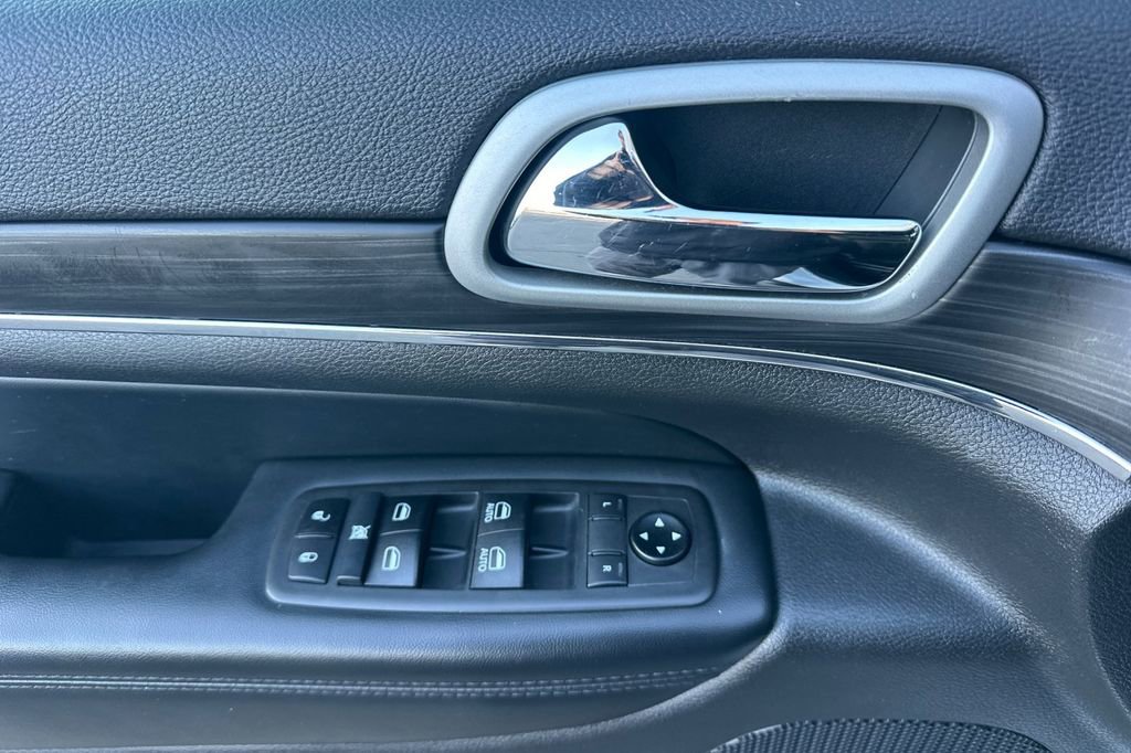 Used 2021 Jeep Grand Cherokee Limited w/ Luxury Group II image 11