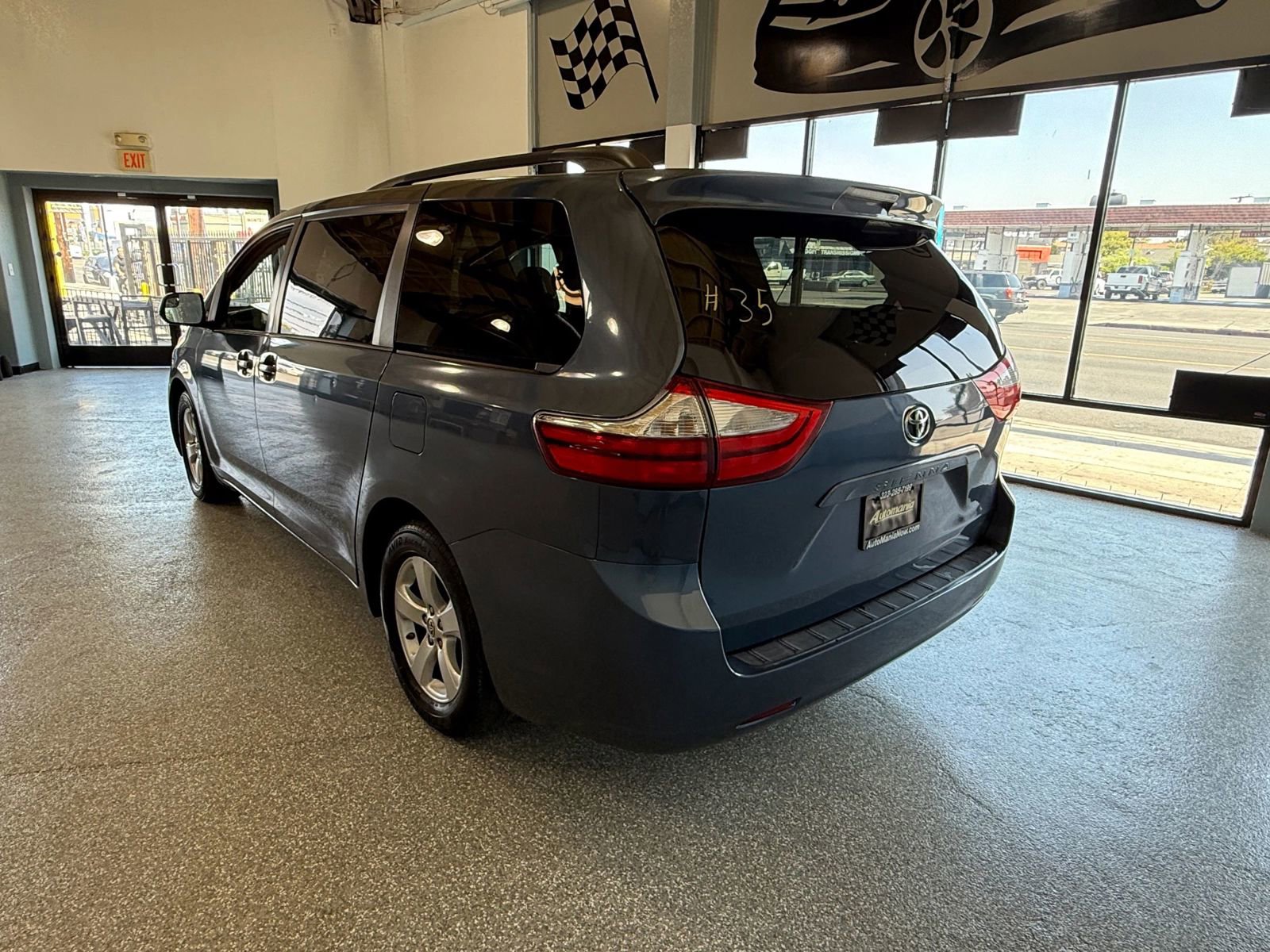 Used 2015 Toyota Sienna LE image 5