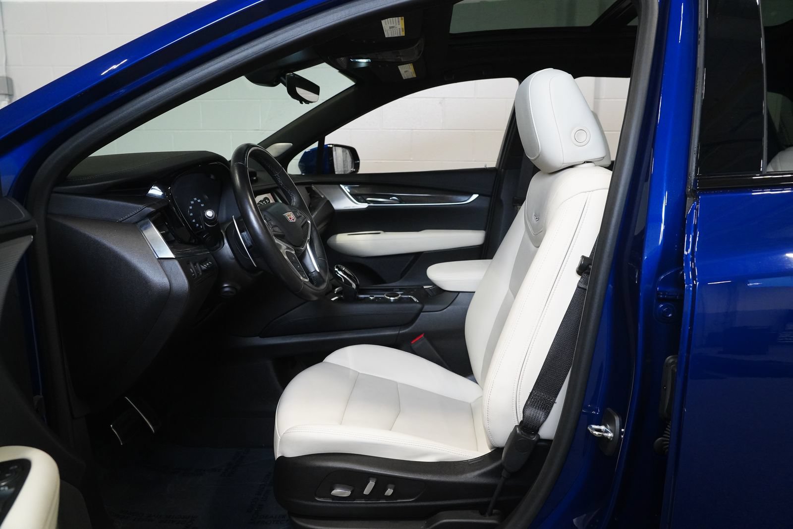 Used 2023 Cadillac XT5 Sportv w/ Technology Package AWD/4WD image 11
