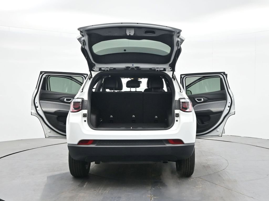 Used 2025 Jeep Compass Latitude image 42