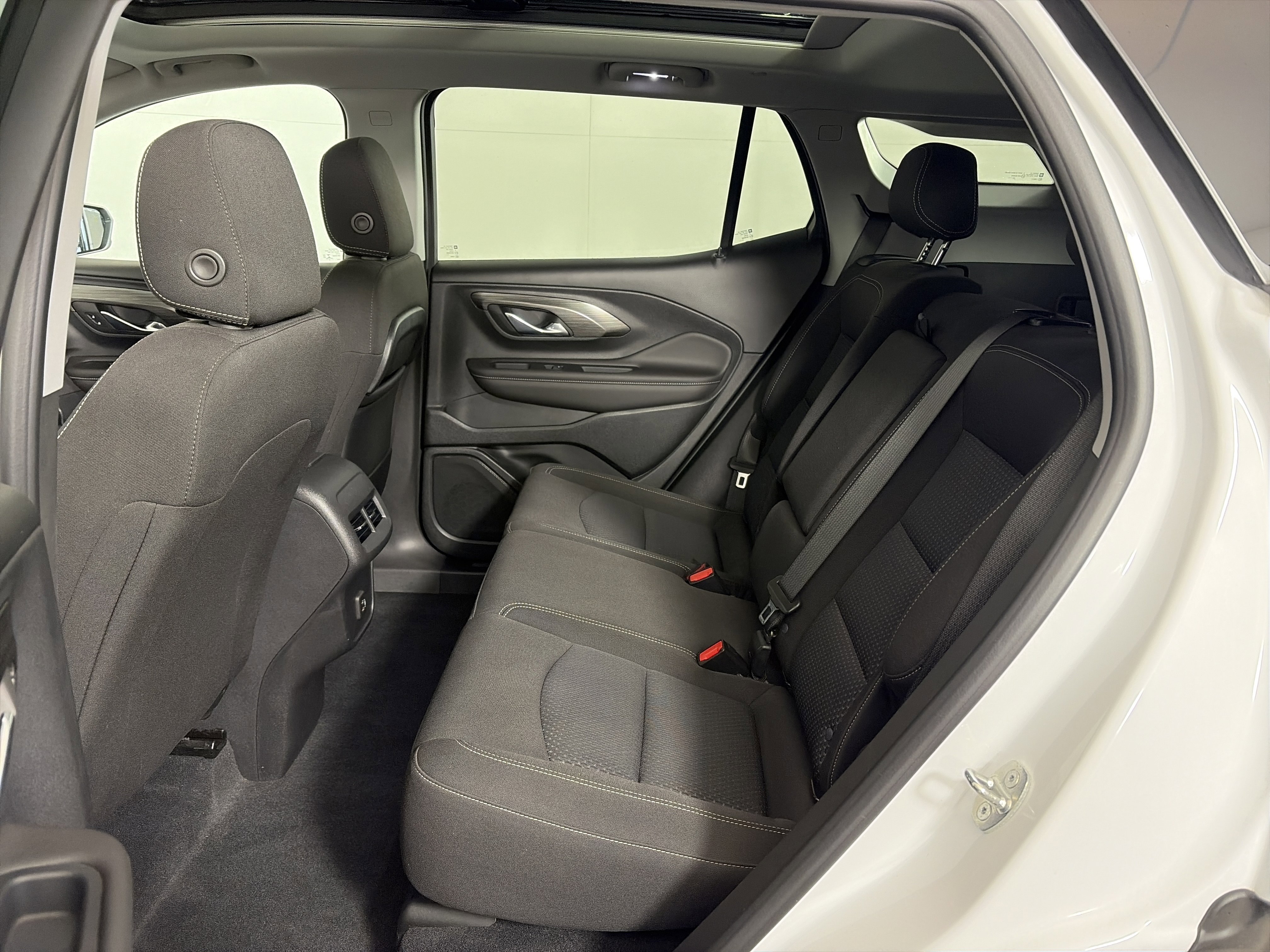 Used 2023 GMC Terrain SLE w/ Driver Convenience Package image 8