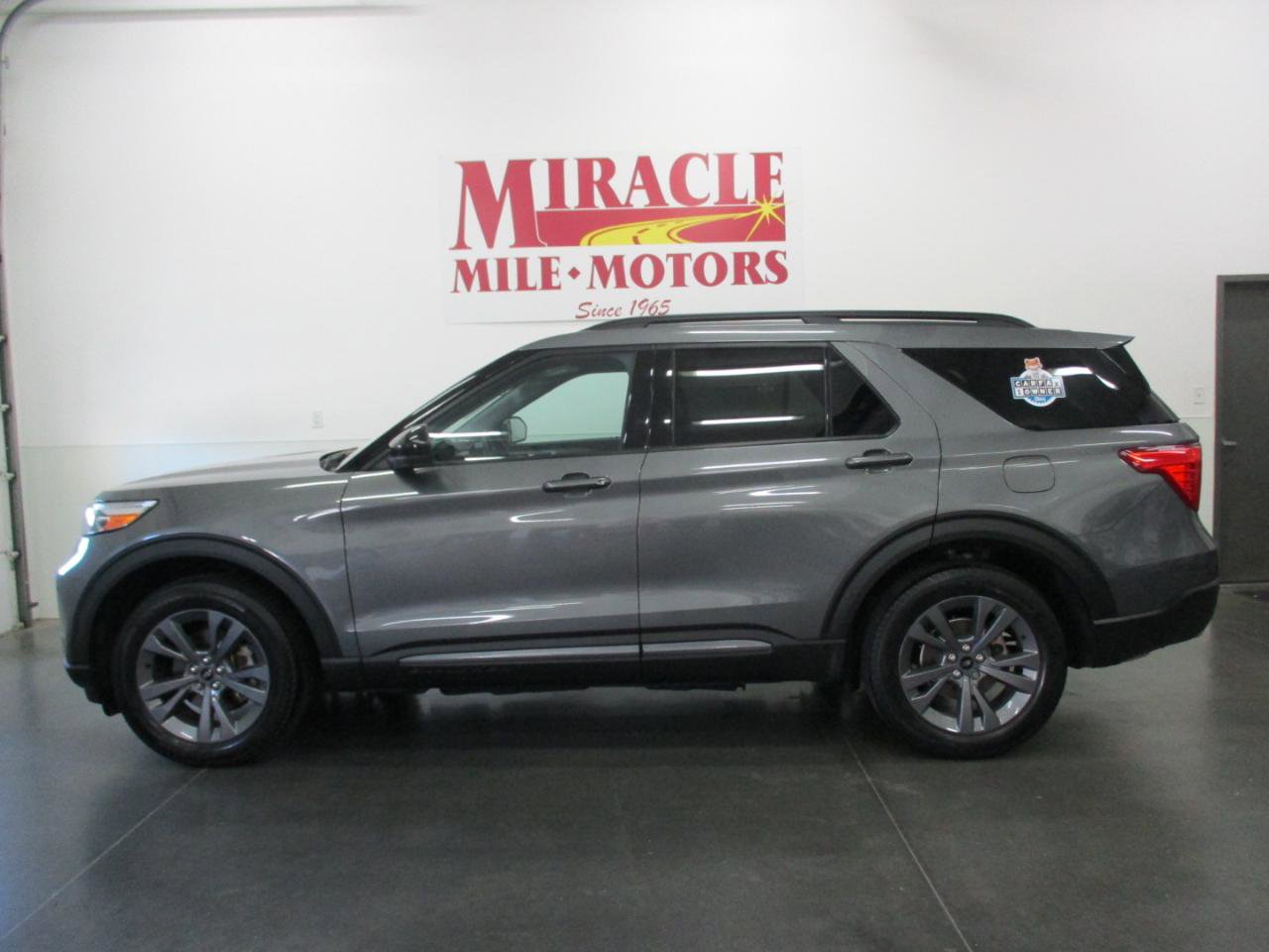 Used 2023 Ford Explorer XLT w/ Equipment Group 202A image 2