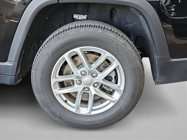 Used 2023 Jeep Grand Cherokee L Laredo AWD/4WD image 20