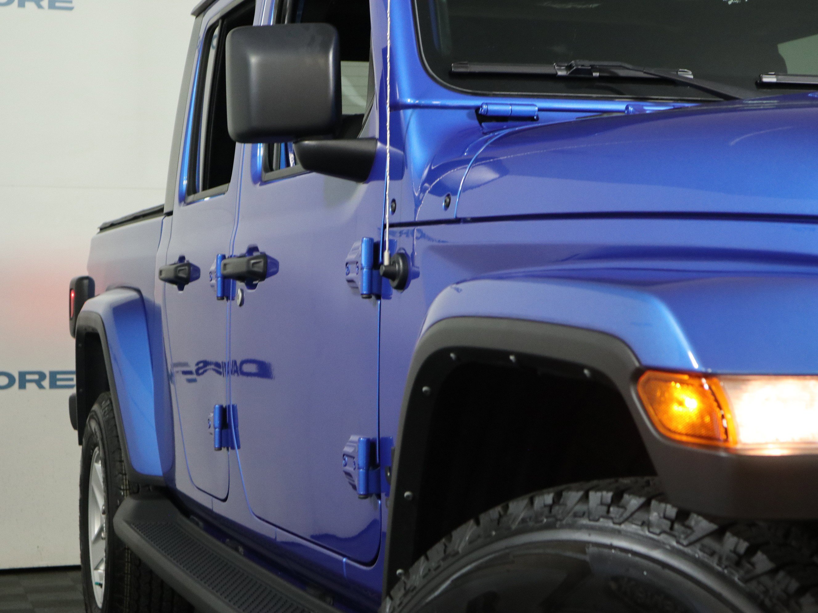 Used 2022 Jeep Gladiator Sport image 3