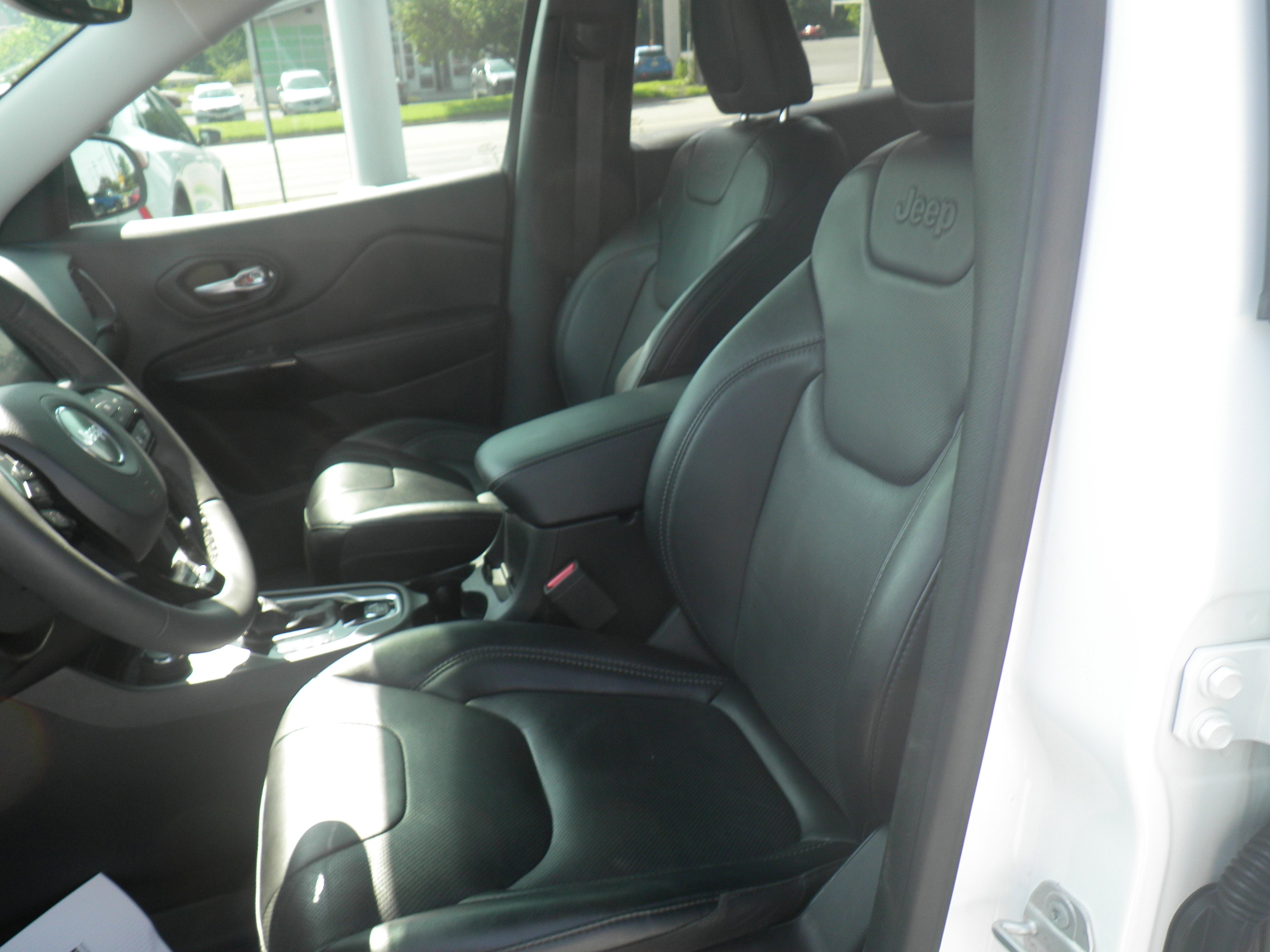 Used 2023 Jeep Cherokee Altitude Lux image 15