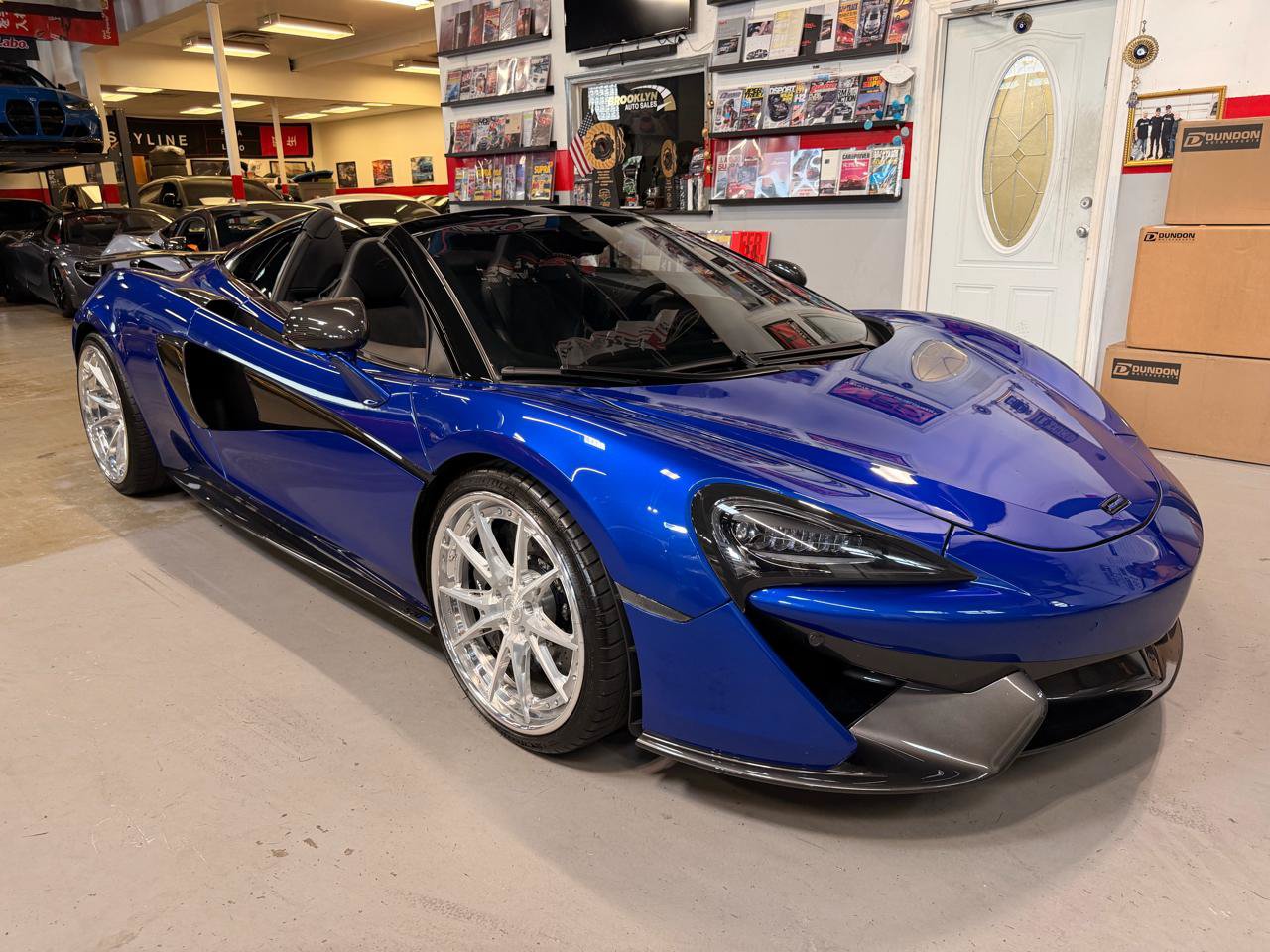 Used 2018 McLaren 570S Spider RWD image 3