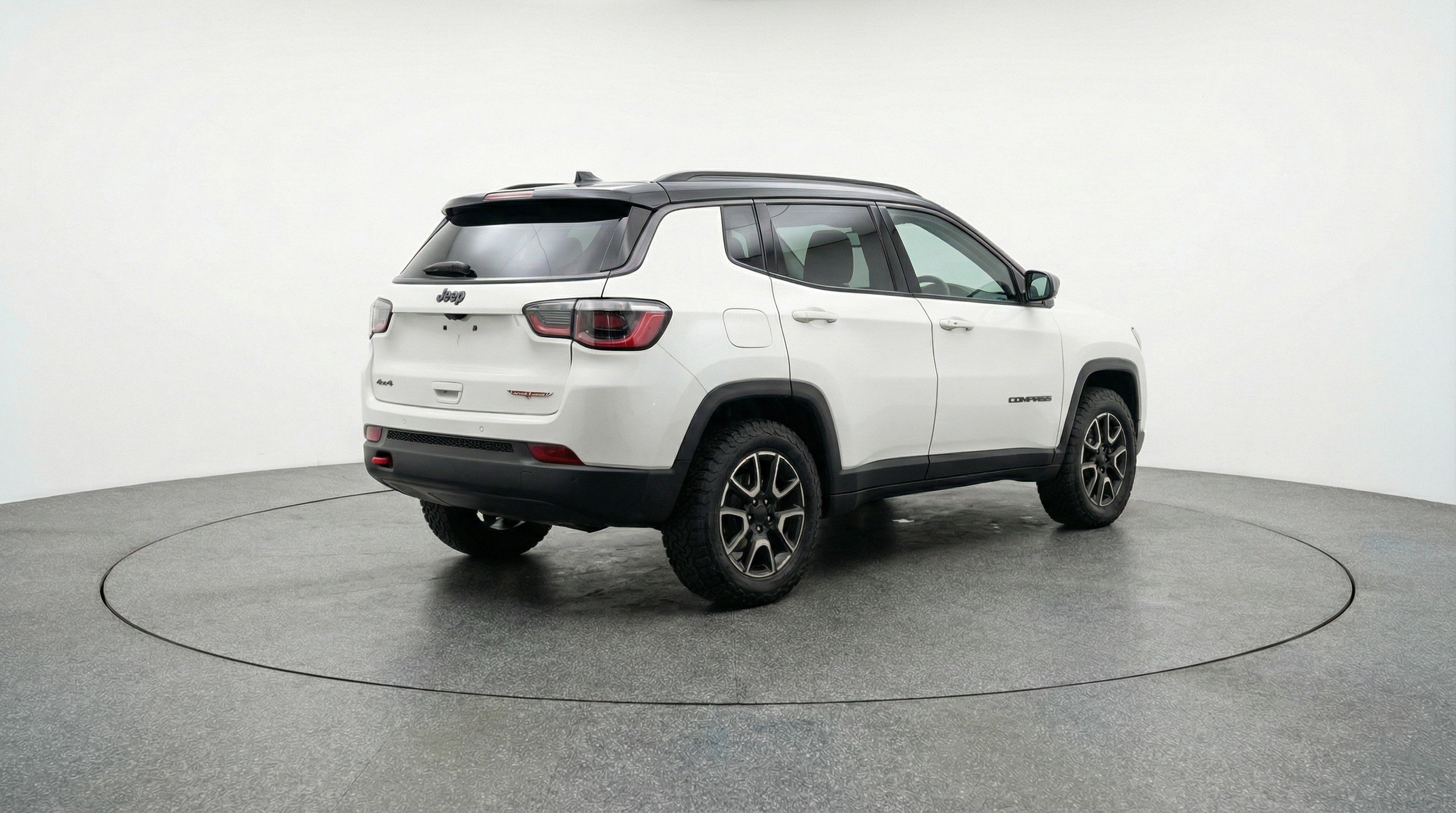 Used 2025 Jeep Compass Trailhawk image 9