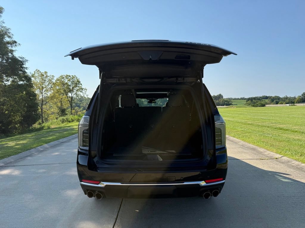 Used 2026 Chevrolet Suburban Premier w/ Sun And Tow Package AWD/4WD image 6